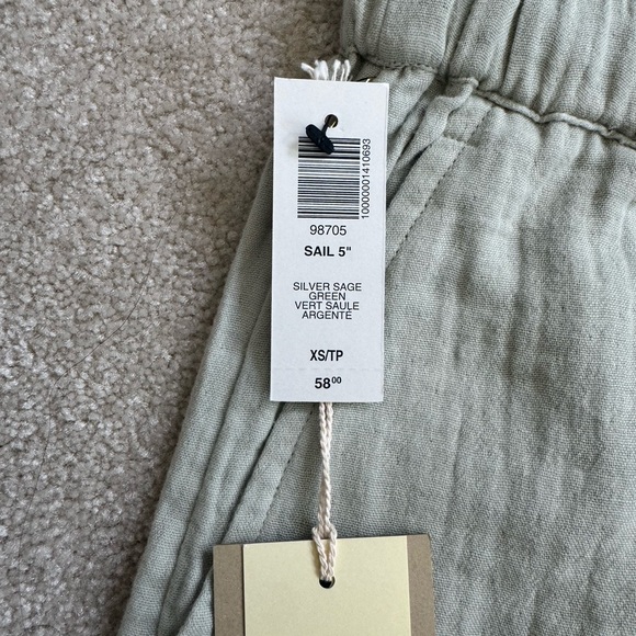 BNWT Aritzia Wilfred Sail Shorts -Silver Sage Green - Picture 2 of 3